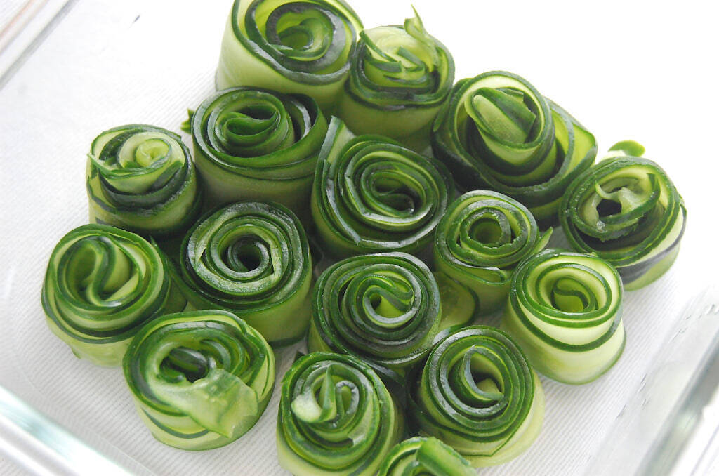 【きゅうり大量消費】薄切りきゅうりをクルクル巻いて…これはもはや、料亭の一品！「胡瓜★やばい漬け」作ってみた♪