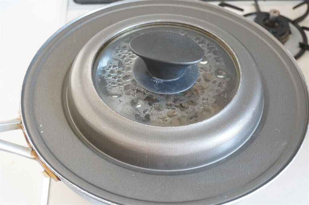 【加熱すると苦くないってホント？】パセリを大量投入して「和風煮込みハンバーグ」作ってみた！【農家直伝】