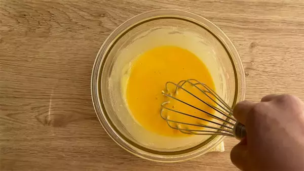 「【中身ほぼいちご♡】米粉で驚きのしっとり食感♪「いちごのロールケーキ」は感動の口溶け【元パティシエ直伝】」の画像