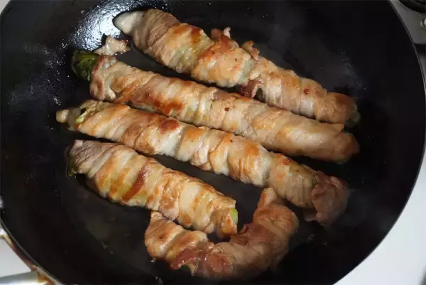 「【旬のロメインレタス】をサラダじゃなくて「肉巻き」にしてみた！加熱で風味と甘味が開花♪【農家直伝】」の画像