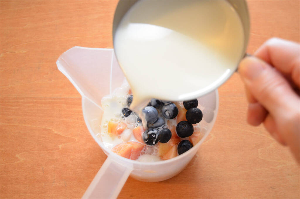 【5分で作れる贅沢スムージー】桃とブルーベリーで作ってみた！牛乳仕立てでサラリ軽やか【長野の農家激推し】