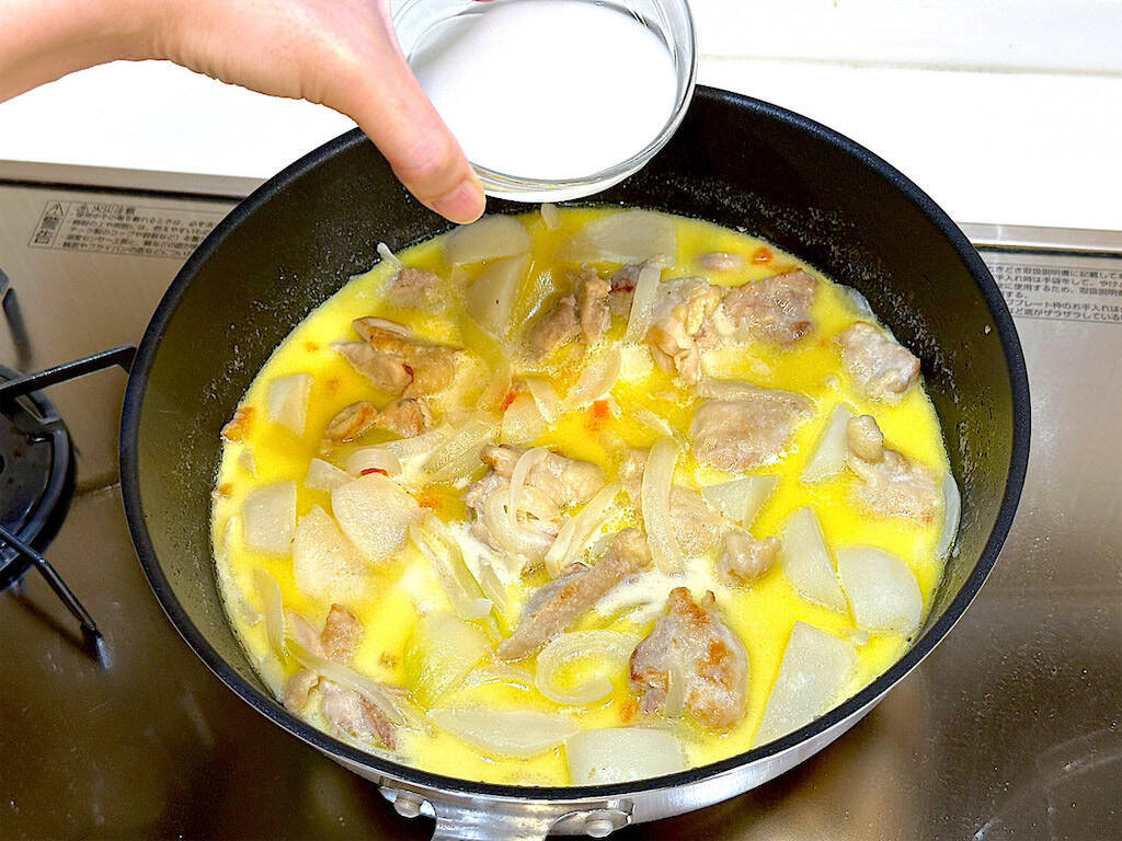 【かぶ×鶏もも肉】でトロトロ濃厚な「クリーム煮」作ろう！かぶがデザート級に甘っ♡え、ご飯にかけちゃうの!?