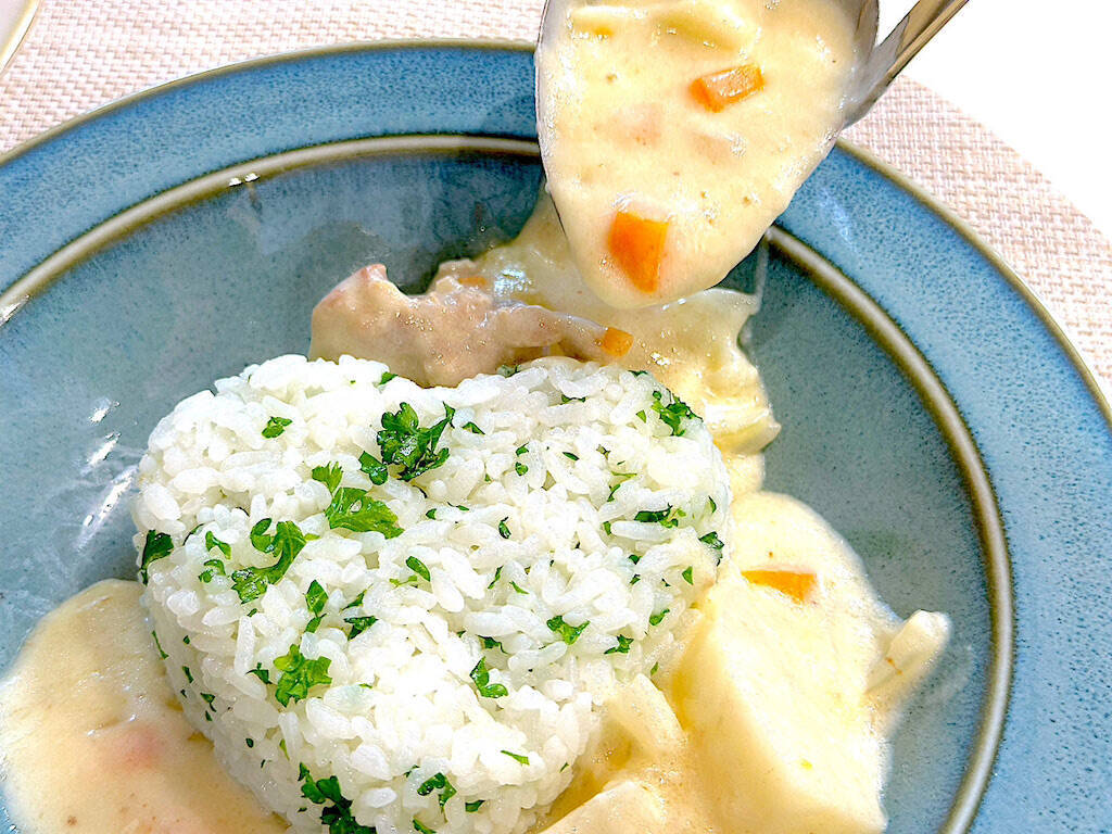 【かぶ×鶏もも肉】でトロトロ濃厚な「クリーム煮」作ろう！かぶがデザート級に甘っ♡え、ご飯にかけちゃうの!?