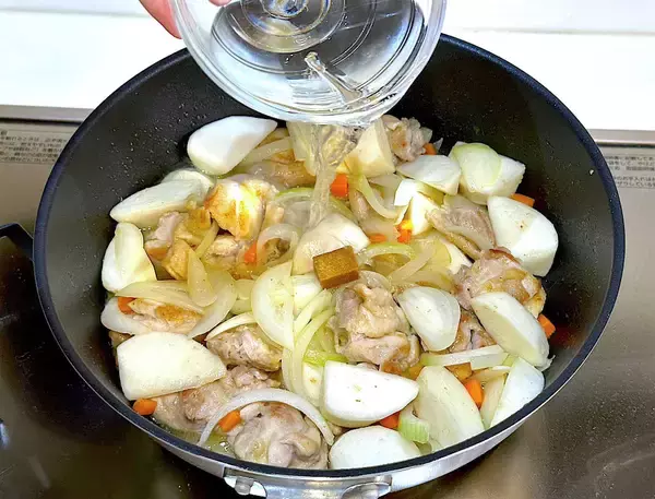 「【かぶ×鶏もも肉】でトロトロ濃厚な「クリーム煮」作ろう！かぶがデザート級に甘っ♡え、ご飯にかけちゃうの!?」の画像