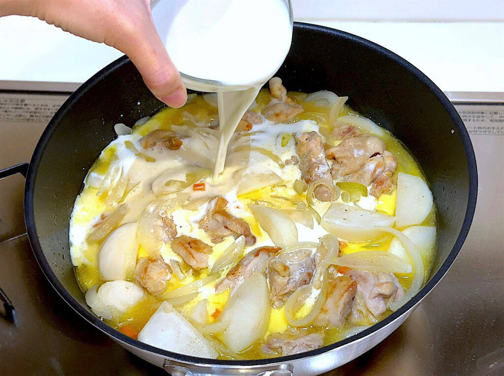 【かぶ×鶏もも肉】でトロトロ濃厚な「クリーム煮」作ろう！かぶがデザート級に甘っ♡え、ご飯にかけちゃうの!?
