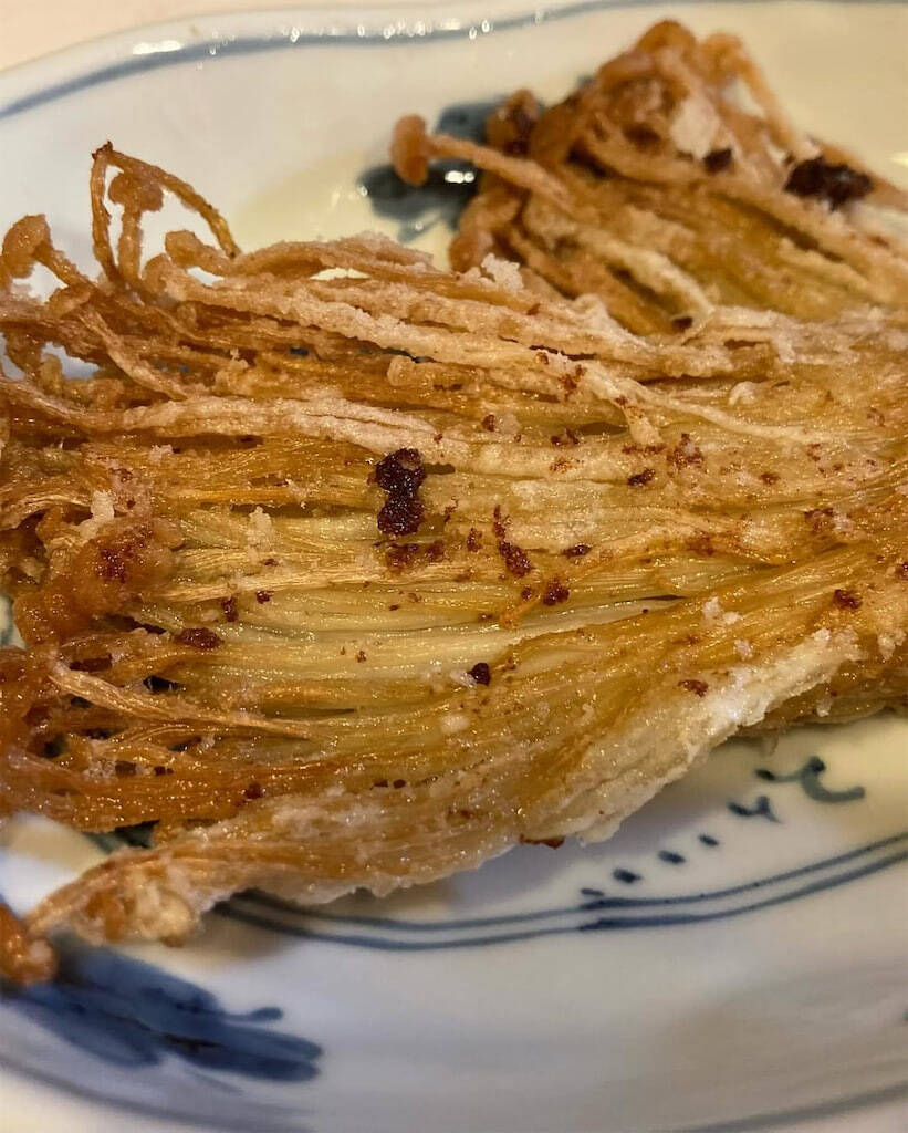 【唐揚げの新境地】きのこがカリッと!?「えのきの唐揚げ」作ってみた！最強ツマミ認定♪【Ayumiの漫画】