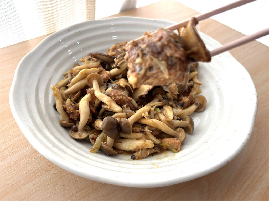【サバ缶でスピード飯！】ワンパンで炒めるだけ「きのこのサバ缶みそ炒め」作ってみた！みそバターがやみつき♡