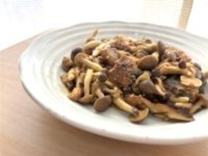 【サバ缶でスピード飯！】ワンパンで炒めるだけ「きのこのサバ缶みそ炒め」作ってみた！みそバターがやみつき♡