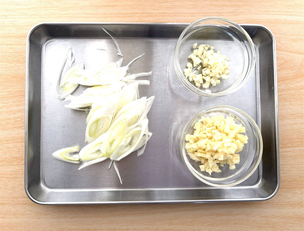 【サバ缶でスピード飯！】ワンパンで炒めるだけ「きのこのサバ缶みそ炒め」作ってみた！みそバターがやみつき♡