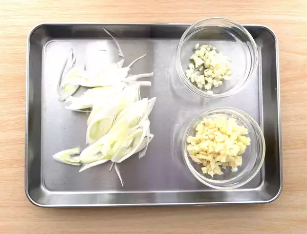 「【サバ缶でスピード飯！】ワンパンで炒めるだけ「きのこのサバ缶みそ炒め」作ってみた！みそバターがやみつき♡」の画像