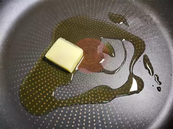 「【シェフ三國の冬はこってり系】チーズをソースに!?ブイヨン使わず「豚肉のカマンベールソース」作ろう！」の画像