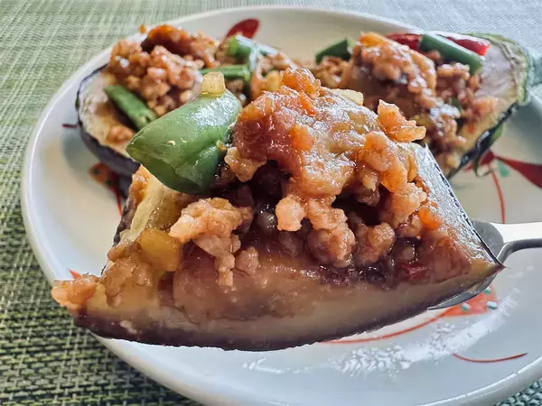 「【米なすをまんま器に!?】豪快♡「丸ごと麻婆なす」作ろう！皮も果肉もジュ～シ～…からの旨辛っ【農家直伝】」の画像