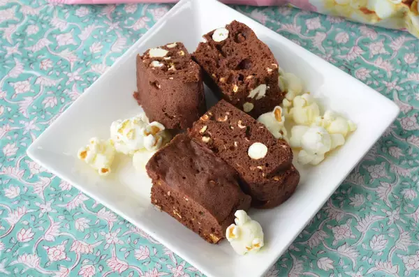 「【腸活スイーツ】「食物繊維たっぷりポップコーン」でチョコブラウニー作ってみた！レンチン一発♪【企業公式】」の画像