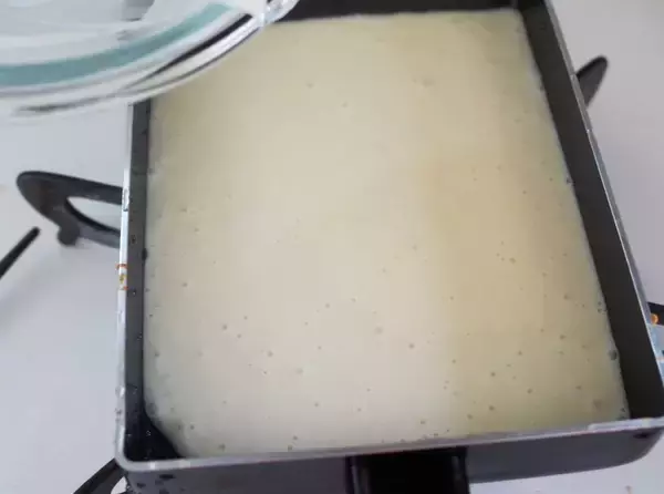 「生地作りに卵も砂糖も不要!?使うのは…バニラアイス!?斬新発想の「ロールケーキの作り方」に挑戦！」の画像