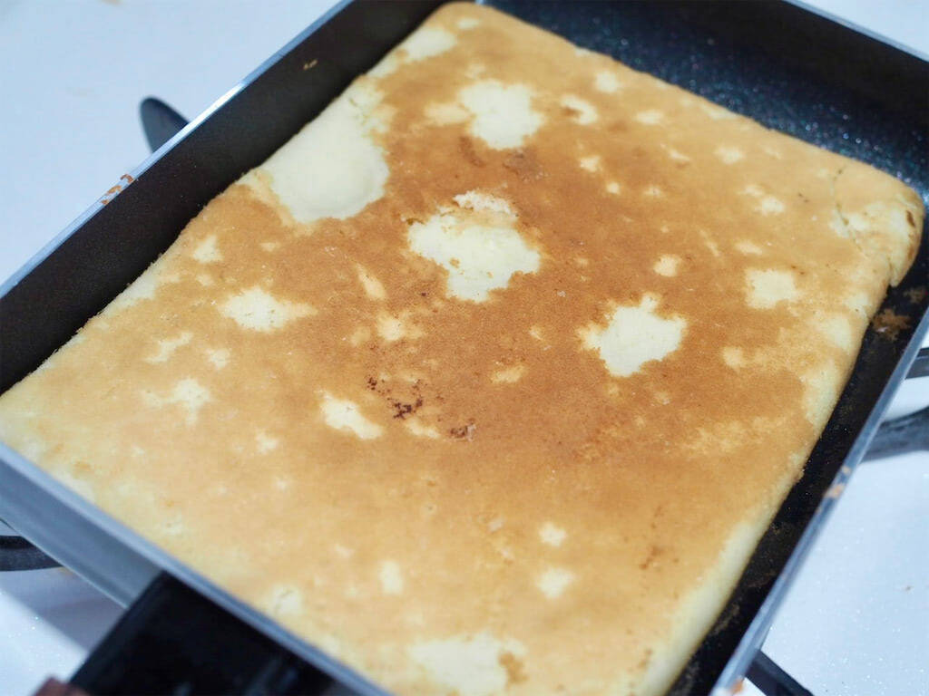 生地作りに卵も砂糖も不要!?使うのは…バニラアイス!?斬新発想の「ロールケーキの作り方」に挑戦！