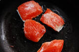 「【8分でラクラク完成】魚を炒める発想の「鮭と長芋の豆板醤炒め」が絶品すぎた！辛みと甘みのナイスなバランス」の画像4