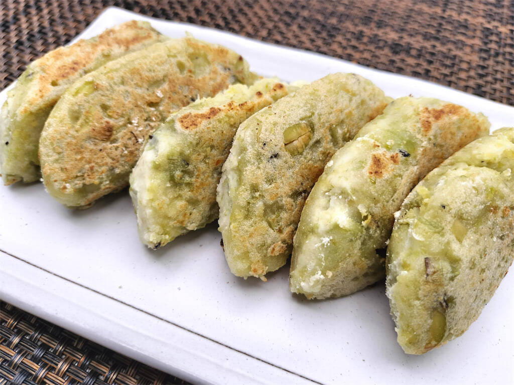 【絶品！郷土メシ】青森県の郷土菓子「豆しとぎ」って!?青大豆の緑が鮮やか♡焼くと香ばしい〜