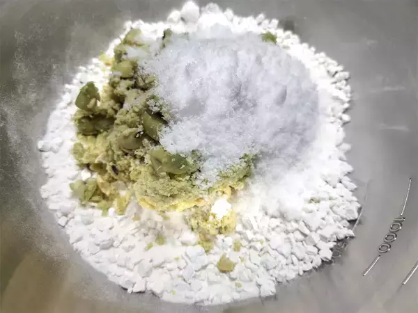 「【絶品！郷土メシ】青森県の郷土菓子「豆しとぎ」って!?青大豆の緑が鮮やか♡焼くと香ばしい〜」の画像