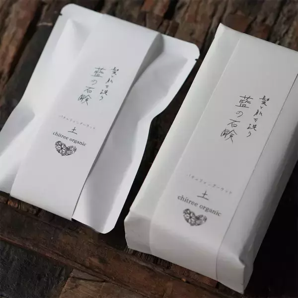 「【話題のエコ石けん】ボディもペットも食器洗いも!?何にでも使える「藍の石鹸」が環境配慮の新パッケージに」の画像