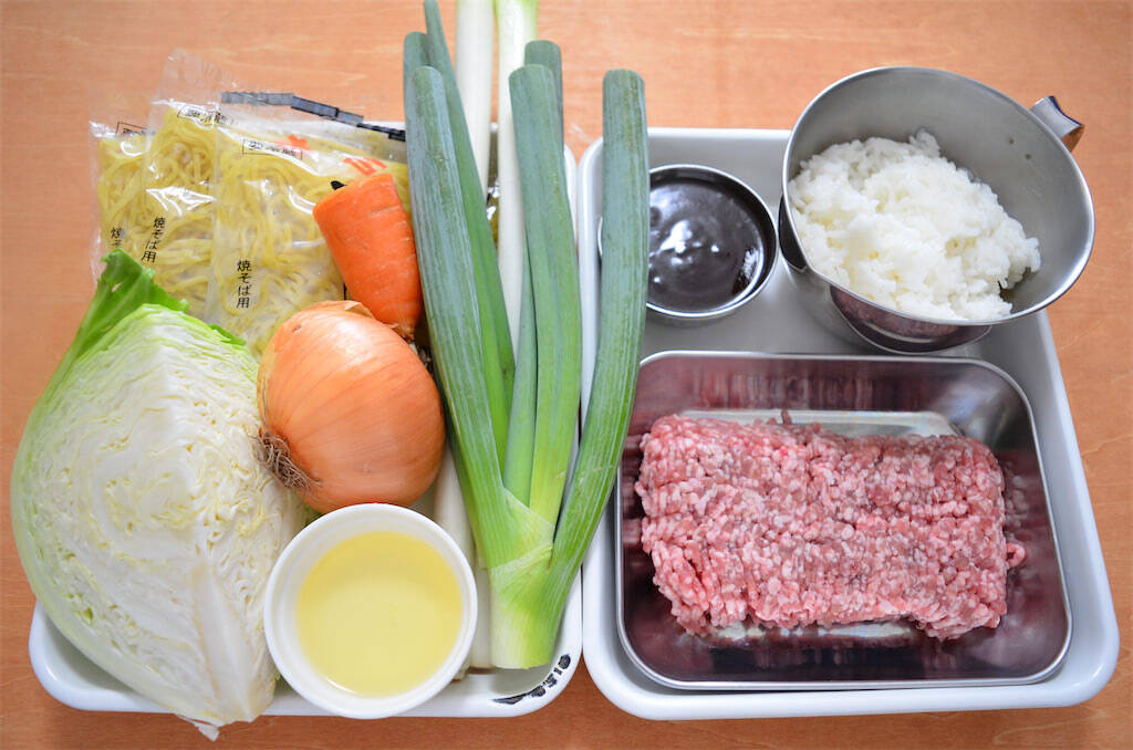 【麺とご飯の悪魔的タッグ】旨味吸いまくりの「極上そばめし」作ってみた！焦げソースが香ってスプーン止まらん♪