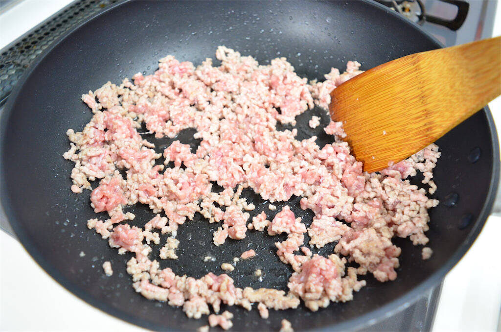 【麺とご飯の悪魔的タッグ】旨味吸いまくりの「極上そばめし」作ってみた！焦げソースが香ってスプーン止まらん♪