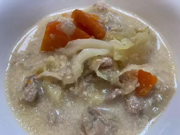 「【期限切れ目前の牛乳消費術！】即席「ミルクスープ」作ってみた！切れ端野菜つっこんで♡【Ayumiの漫画】」の画像