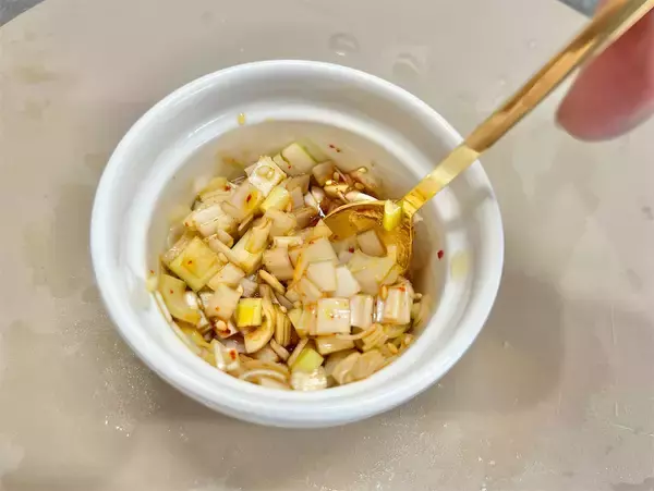 「【お正月あるある】余った「かまぼこ」どう食べるか問題！「チヂミ風リメイク」が大正解だった話♪カリもち♡」の画像