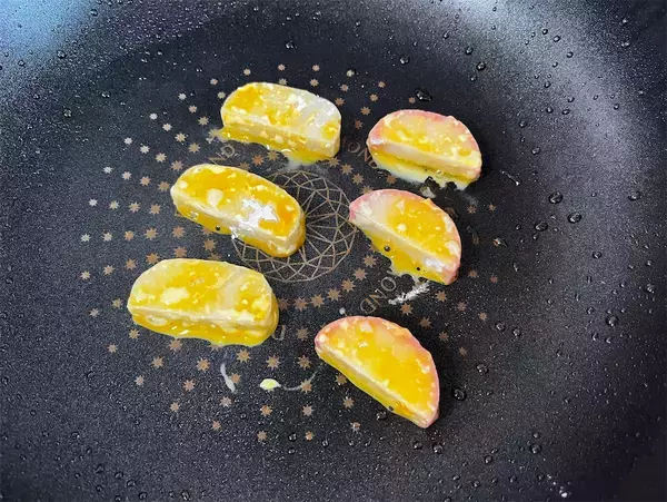 「【お正月あるある】余った「かまぼこ」どう食べるか問題！「チヂミ風リメイク」が大正解だった話♪カリもち♡」の画像