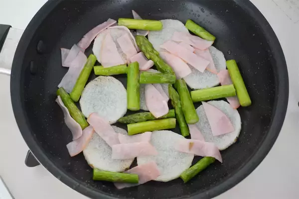 「【えっ、長芋の輪切りを!?】食感サクサク「オープンオムレツ」作ってみた！お砂糖入れて甘めに仕上げて♪」の画像