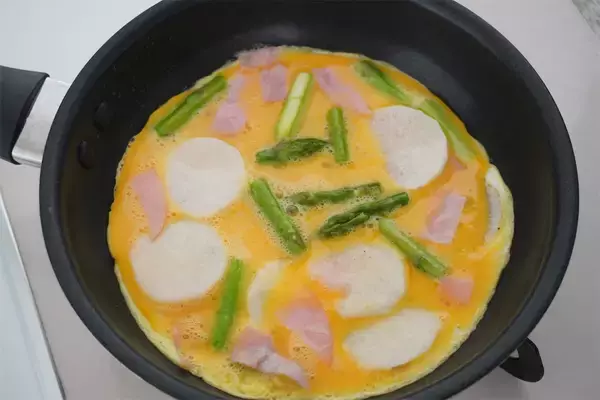 「【えっ、長芋の輪切りを!?】食感サクサク「オープンオムレツ」作ってみた！お砂糖入れて甘めに仕上げて♪」の画像