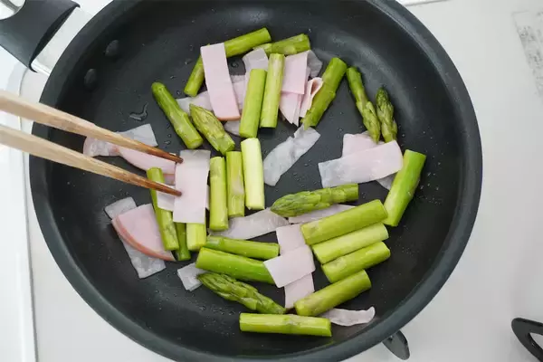 「【えっ、長芋の輪切りを!?】食感サクサク「オープンオムレツ」作ってみた！お砂糖入れて甘めに仕上げて♪」の画像