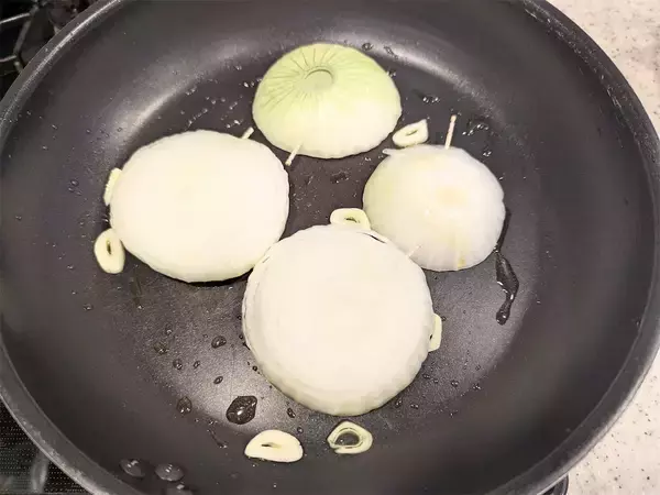 「【新玉ねぎの一番おいしい食べ方】甘み＆旨味がギュ♡な「ステーキ」作ろう！ソースも玉ねぎなの!?【農家直伝】」の画像