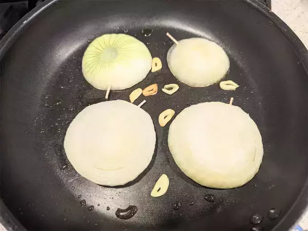 「【新玉ねぎの一番おいしい食べ方】甘み＆旨味がギュ♡な「ステーキ」作ろう！ソースも玉ねぎなの!?【農家直伝】」の画像