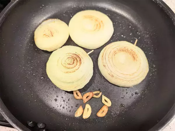 「【新玉ねぎの一番おいしい食べ方】甘み＆旨味がギュ♡な「ステーキ」作ろう！ソースも玉ねぎなの!?【農家直伝】」の画像