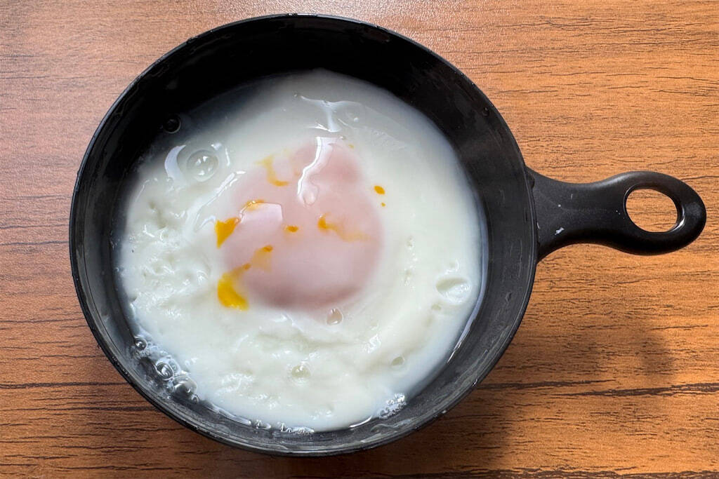 【卵焼くのにコンロは要らない】レンチン50秒！セリア「電子レンジ調理器目玉焼き」で朝の時短が叶う話