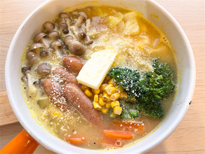 【コーンスープの素で鍋!?】話題沸騰「コンポタ鍋」作ってみた！絶品コクの正体はみそバター♪【冬の新定番】