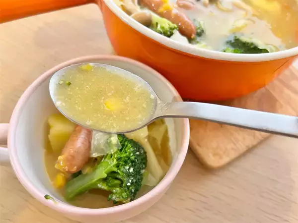 「【コーンスープの素で鍋!?】話題沸騰「コンポタ鍋」作ってみた！絶品コクの正体はみそバター♪【冬の新定番】」の画像