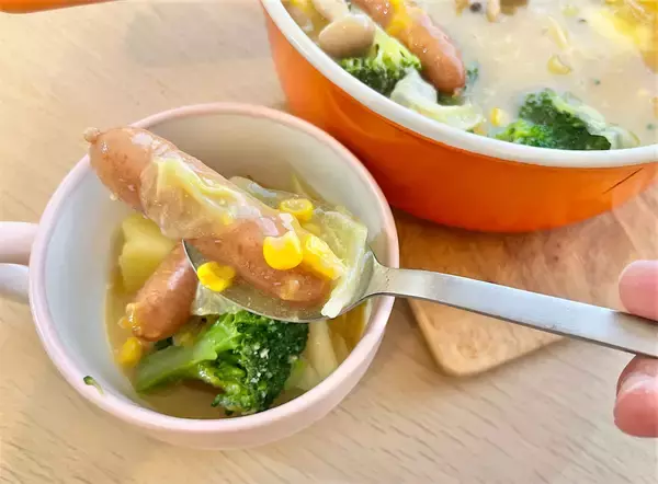 「【コーンスープの素で鍋!?】話題沸騰「コンポタ鍋」作ってみた！絶品コクの正体はみそバター♪【冬の新定番】」の画像