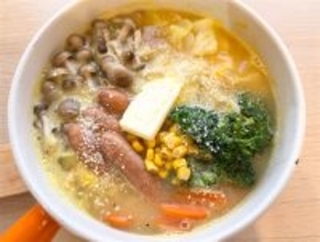 【コーンスープの素で鍋!?】話題沸騰「コンポタ鍋」作ってみた！絶品コクの正体はみそバター♪【冬の新定番】