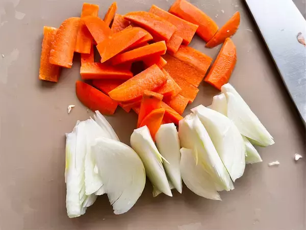 「【コーンスープの素で鍋!?】話題沸騰「コンポタ鍋」作ってみた！絶品コクの正体はみそバター♪【冬の新定番】」の画像