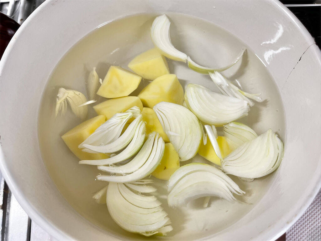 【コーンスープの素で鍋!?】話題沸騰「コンポタ鍋」作ってみた！絶品コクの正体はみそバター♪【冬の新定番】