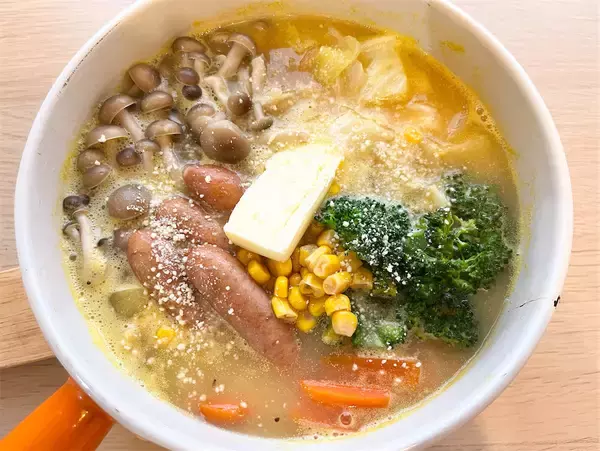 「【コーンスープの素で鍋!?】話題沸騰「コンポタ鍋」作ってみた！絶品コクの正体はみそバター♪【冬の新定番】」の画像
