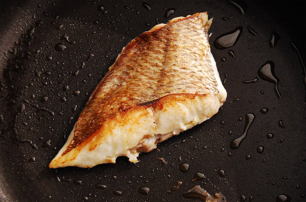 【鯛でお気軽イタリアン】切り身で簡単「鯛のソテー」作ってみた！バジルソースかけるだけでオシャレ美味♡