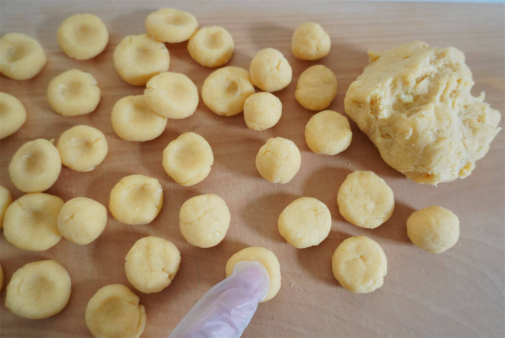 【さつまいもでパスタ作る!?】お団子みたいにこねて「さつまいもニョッキ」作ってみた！甘いお芋がソースに絡む♡