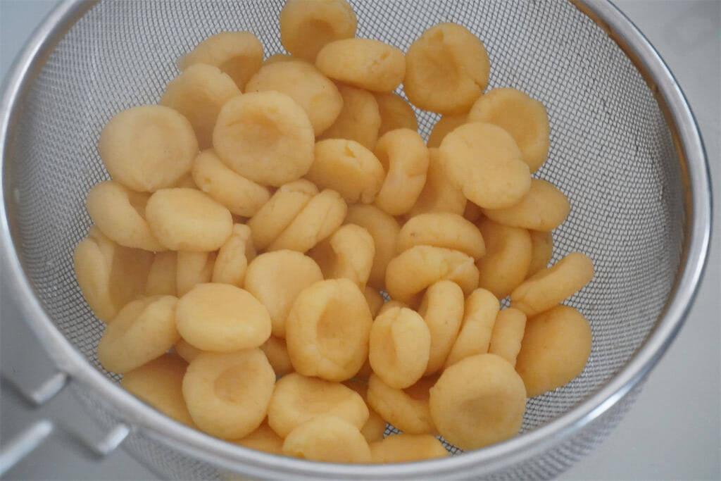 【さつまいもでパスタ作る!?】お団子みたいにこねて「さつまいもニョッキ」作ってみた！甘いお芋がソースに絡む♡