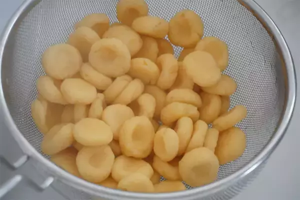 「【さつまいもでパスタ作る!?】お団子みたいにこねて「さつまいもニョッキ」作ってみた！甘いお芋がソースに絡む♡」の画像