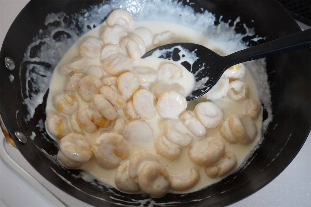 【さつまいもでパスタ作る!?】お団子みたいにこねて「さつまいもニョッキ」作ってみた！甘いお芋がソースに絡む♡