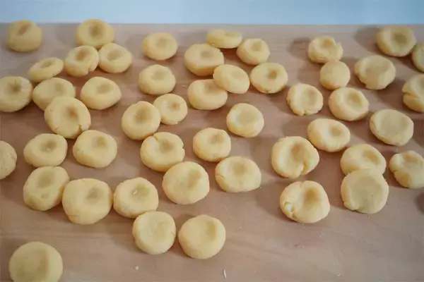 「【さつまいもでパスタ作る!?】お団子みたいにこねて「さつまいもニョッキ」作ってみた！甘いお芋がソースに絡む♡」の画像