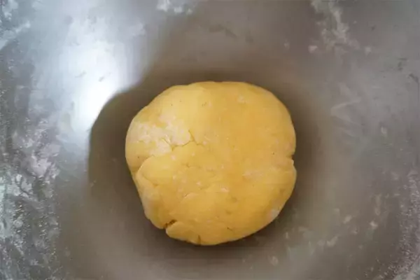 「【さつまいもでパスタ作る!?】お団子みたいにこねて「さつまいもニョッキ」作ってみた！甘いお芋がソースに絡む♡」の画像