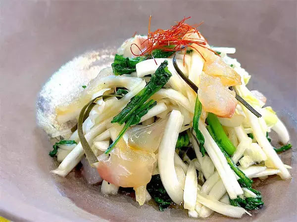 【意外な組み合わせ】白菜×春菊×刺身のサラダ仕立て爆誕！ご飯もお酒もススム♡お茶漬けにすると二度おいしい!?